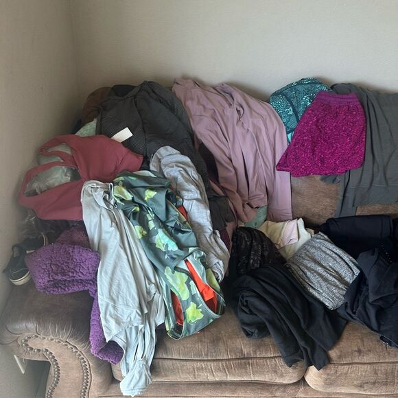 Athleta mystery bundle 5lbs of legging tanks Bras jackets!!!!! Mixed size - Picture 4 of 4